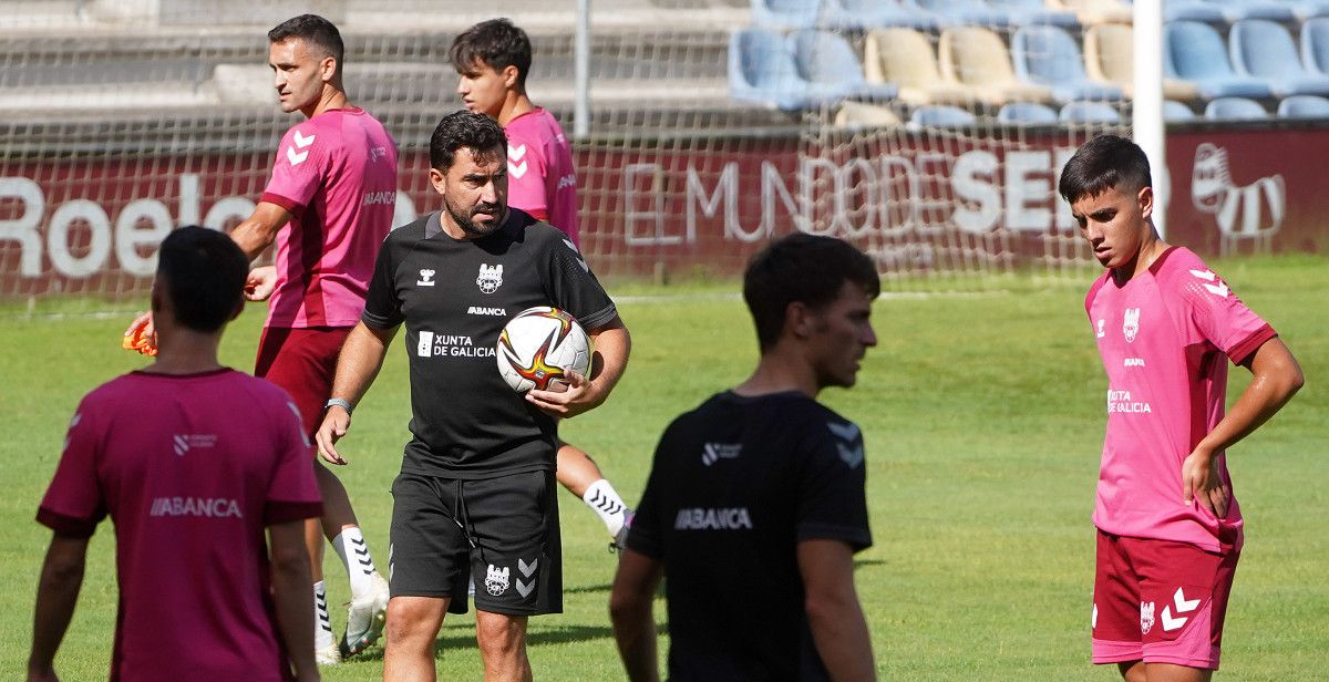 Adestramento do Pontevedra en Pasarón
