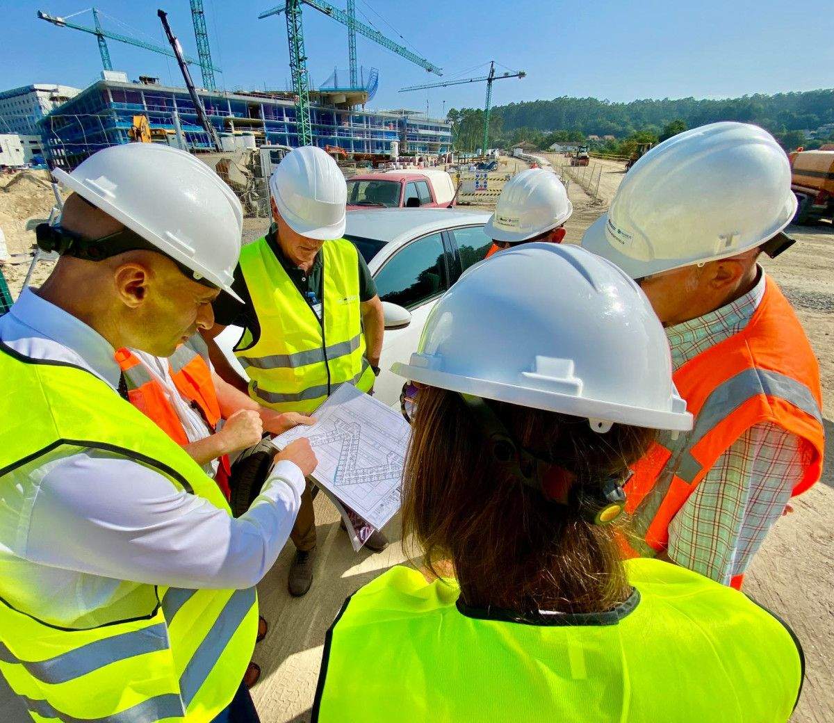 El gerente da Área Sanitaria José Flores visita las obras del Gran Montecelo