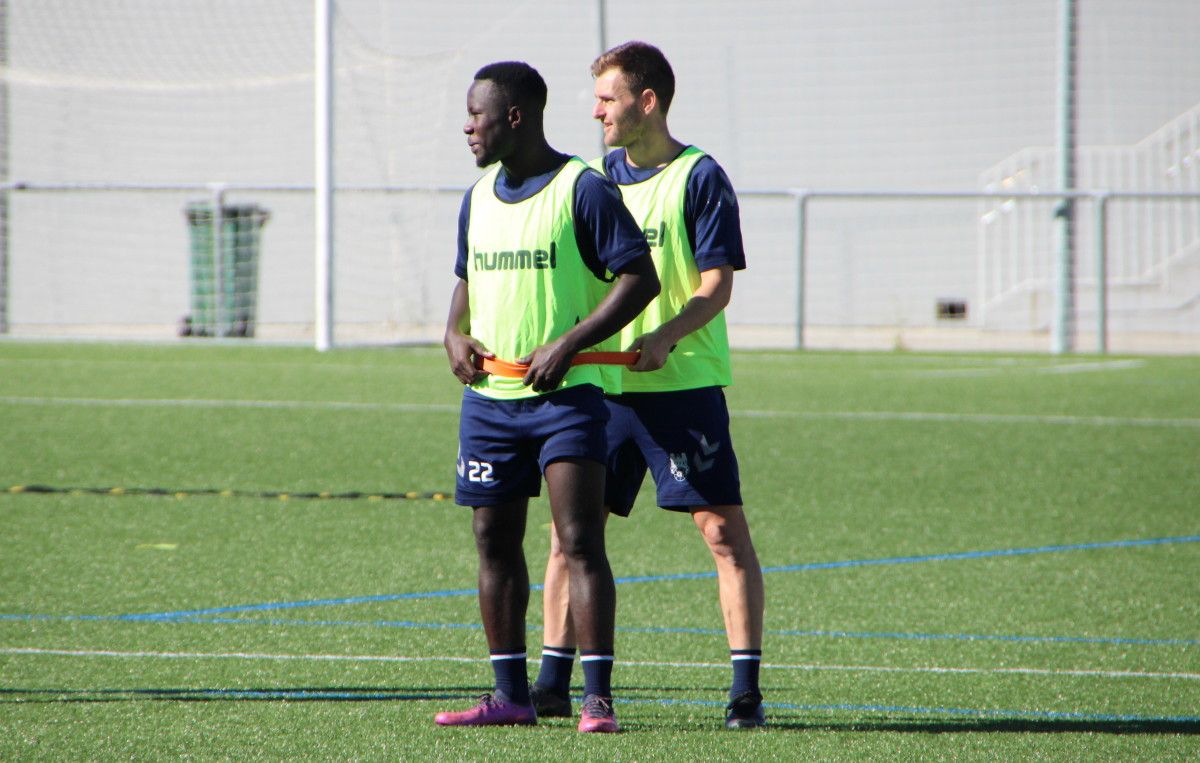 Libasse Guèye e Álex González, adestrando co Pontevedra no campo da Seca