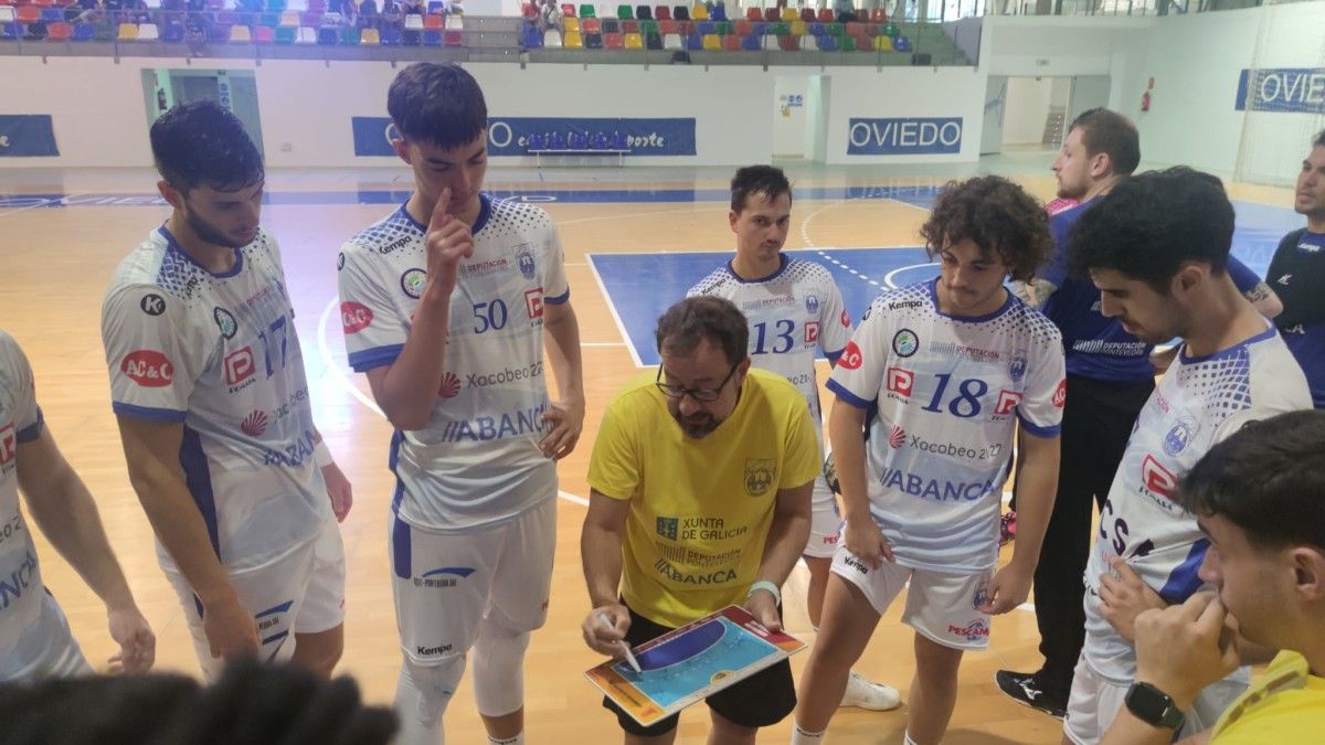 Márquez da instrucciones a sus jugadores