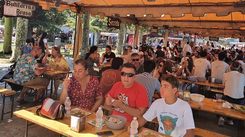 Comida en la Festa Corsaria de Marín
