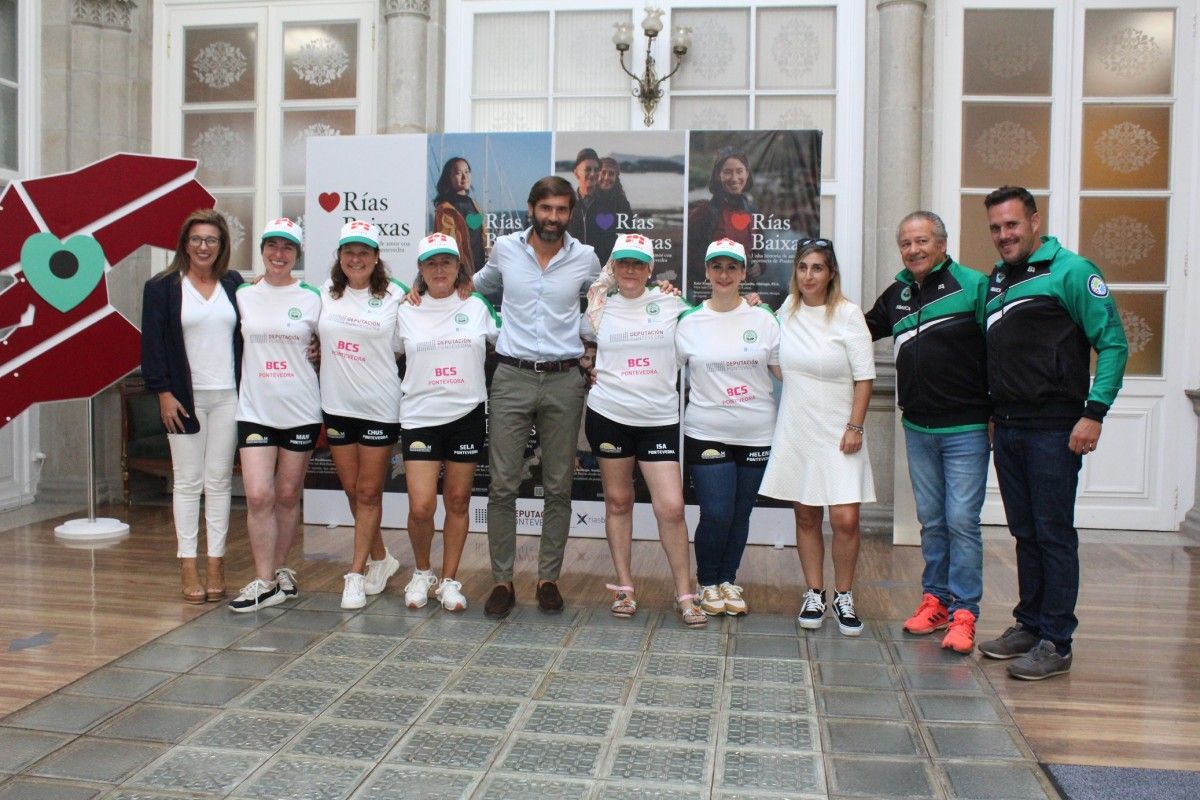 Recepción en la Deputación a las pontevedresas diagnosticadas de cáncer que participan en una regata de 'dragon boat'