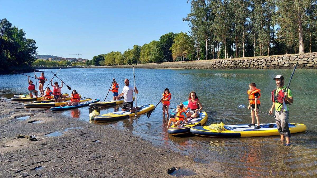 Participantes no campamento medioambiental do Lérez