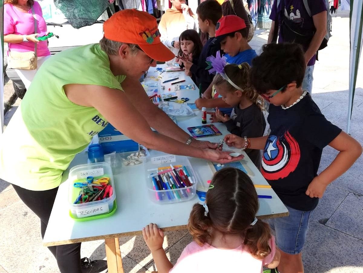 Escolares nunha actividade de Talleres na Rúa