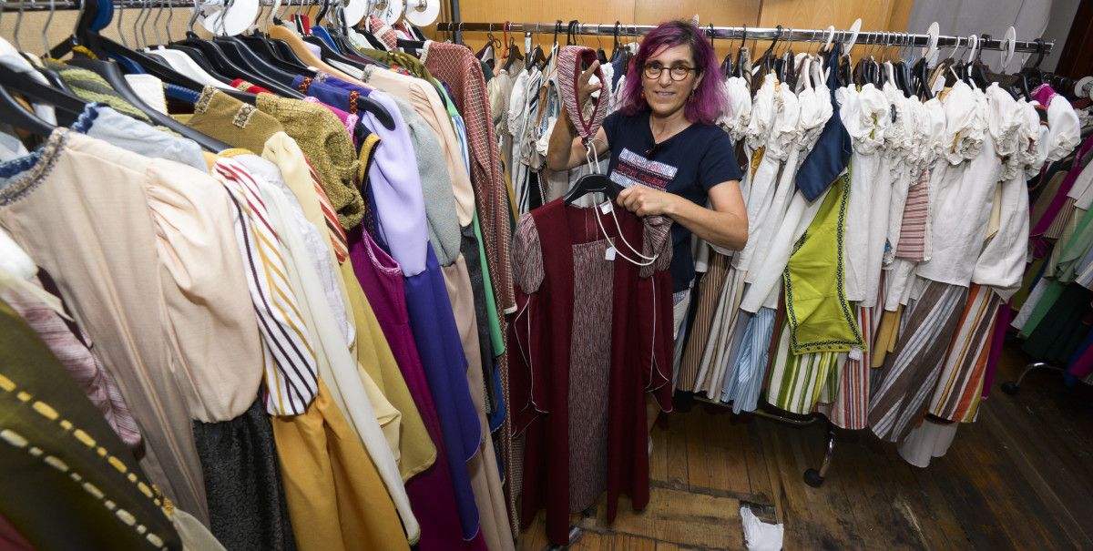 Tenda de venda e aluguer de traxes para a Feira Franca