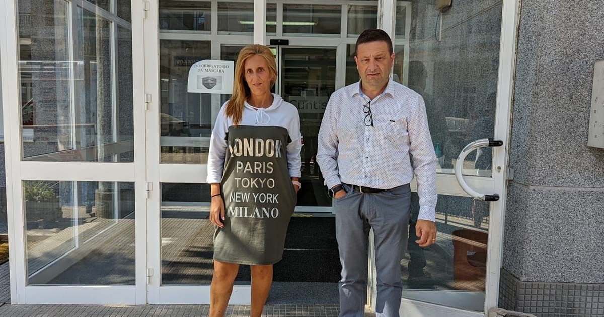 O alcalde de Cuntis, Manuel Campos, e a concelleira de Servizos Sociais, Ana Loureiro