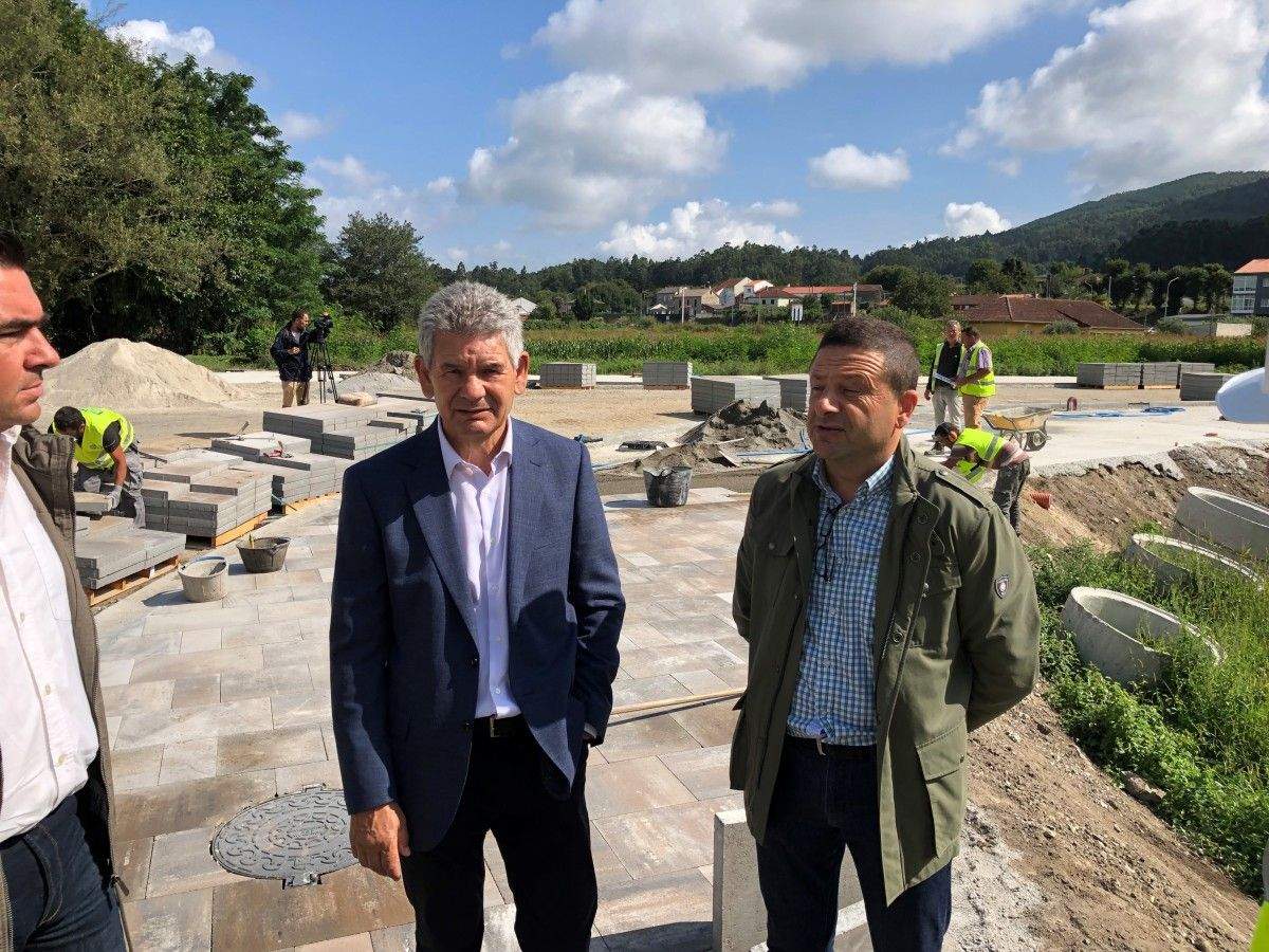 Visita de Santos Héctor e Manuel Campos ás obras nas rúas Olimpio Arca e Xoán Xesús González