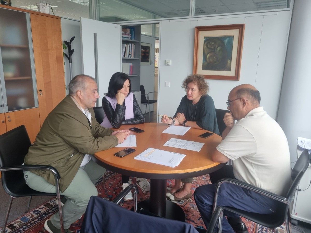 Reunión do alcalde de Campo Lameiro co xefe territorial da Consellería de Educación