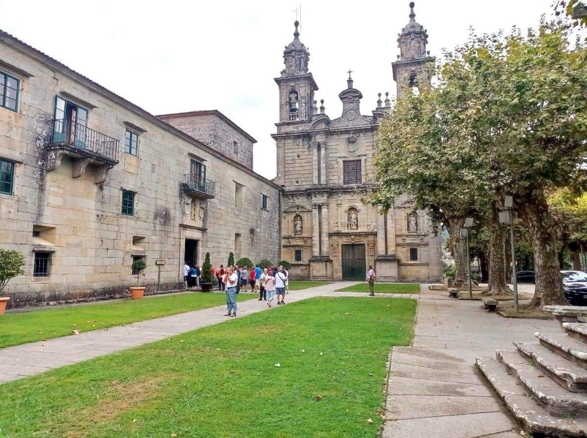 Turistas no Mosteiro de Poio