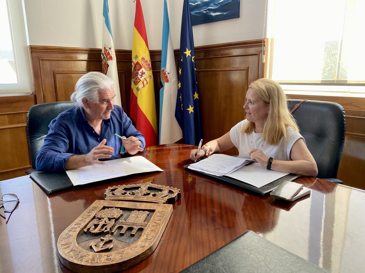 La concejala de Cultura, Beatriz Rodríguez, y el arqueólogo Juan Castro