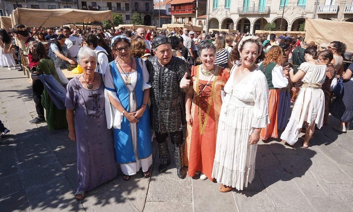 Concejalas del BNG, con el alcalde Miguel Anxo Fernández Lores, en A Ferrería este sábado 3 de Feira Franca