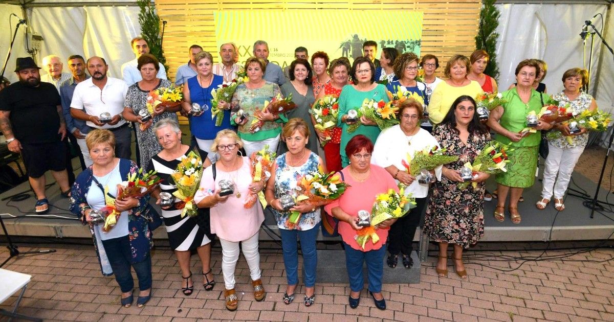 Homenaxe a mariscadoras xubiladas na Festa da Ameixa