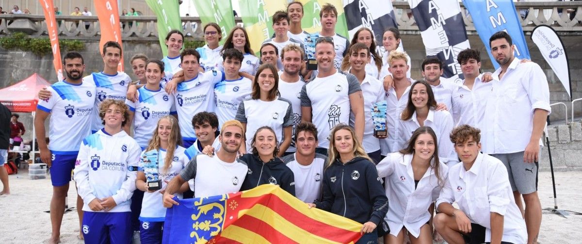 Participantes de Galicia en el nacional de salvamento junto con los nadadores de Comunidad Valenciana y Castilla La Mancha