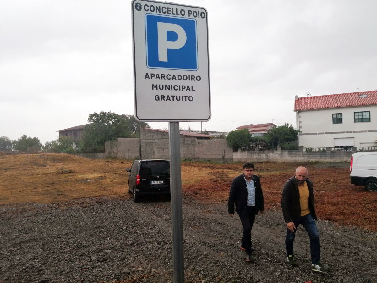 Aparcamiento en las inmediaciones del Colegio de Lourido