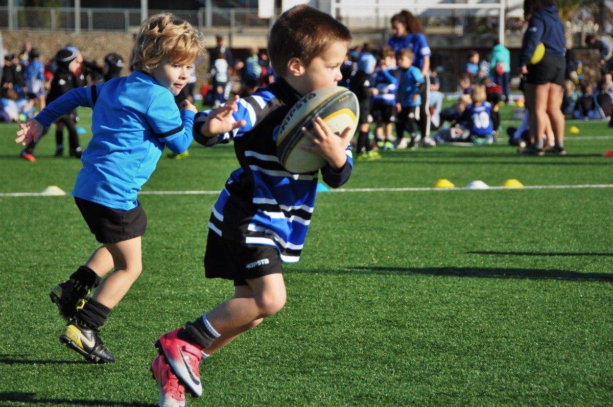 Nenos xogando ao rugby