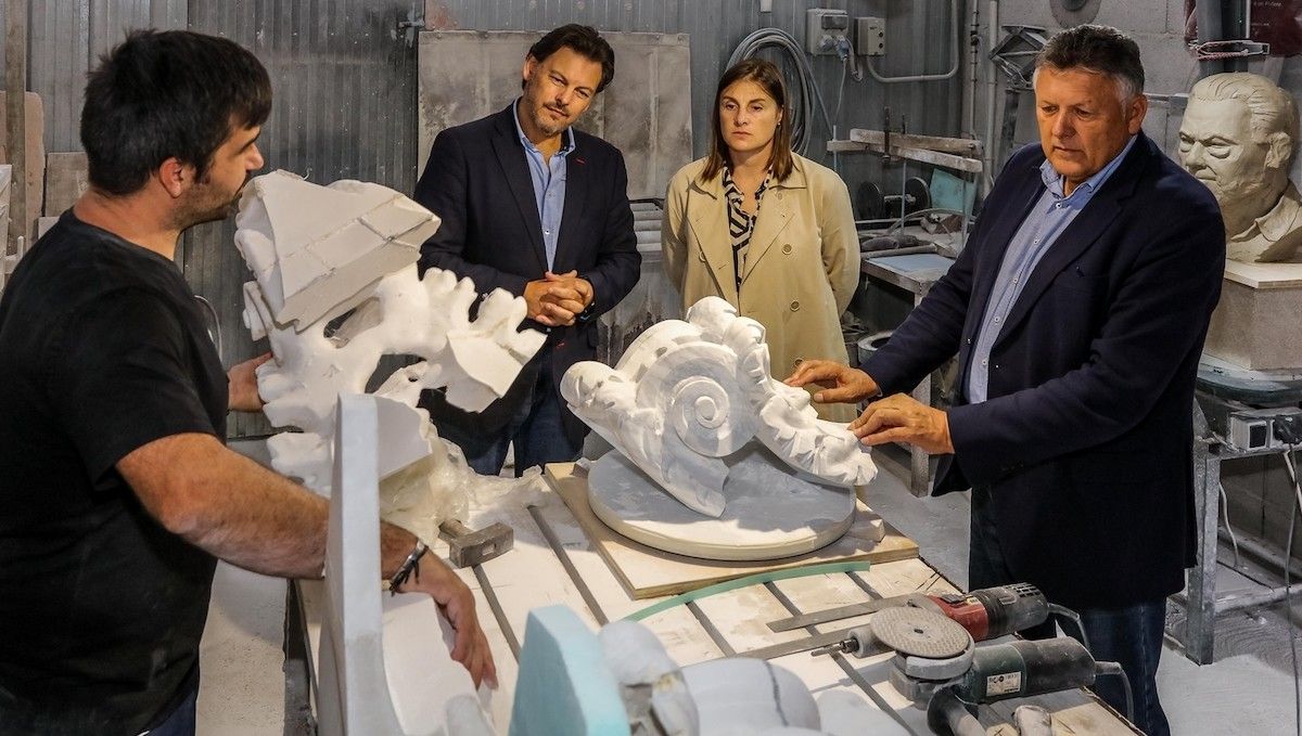 O escultor Francisco Castro Freijo, no seu obradoiro de Sanxenxo