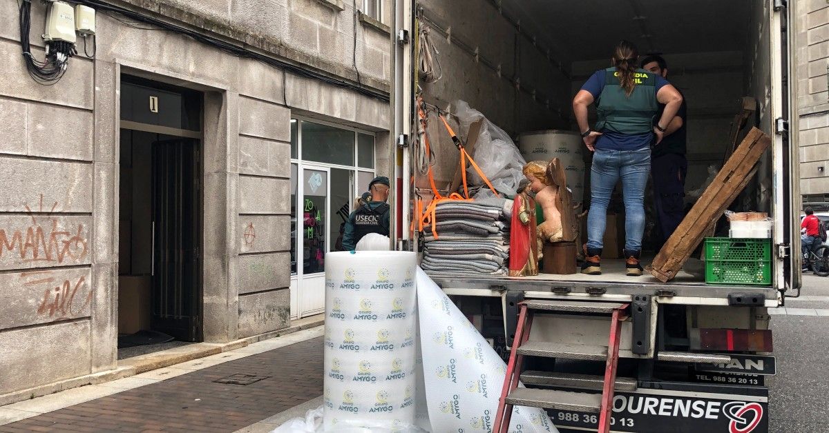 Redada de la Guardia Civil en Pontevedra en la que han requisado arte sacro