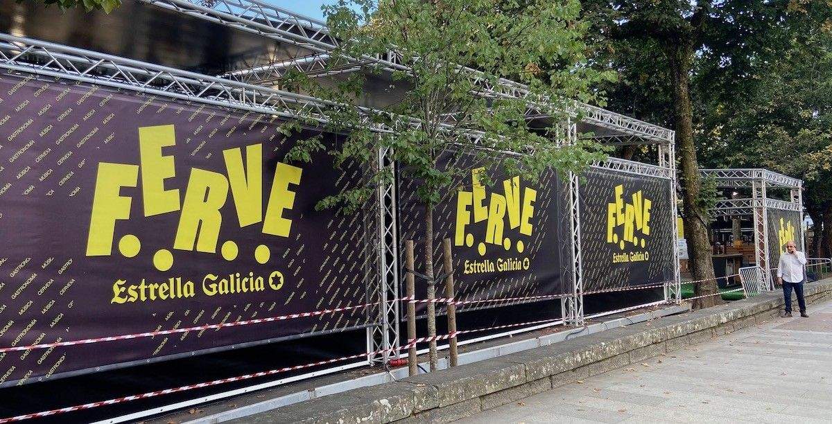 Tareas de montaje del FERVE Estrella Galicia