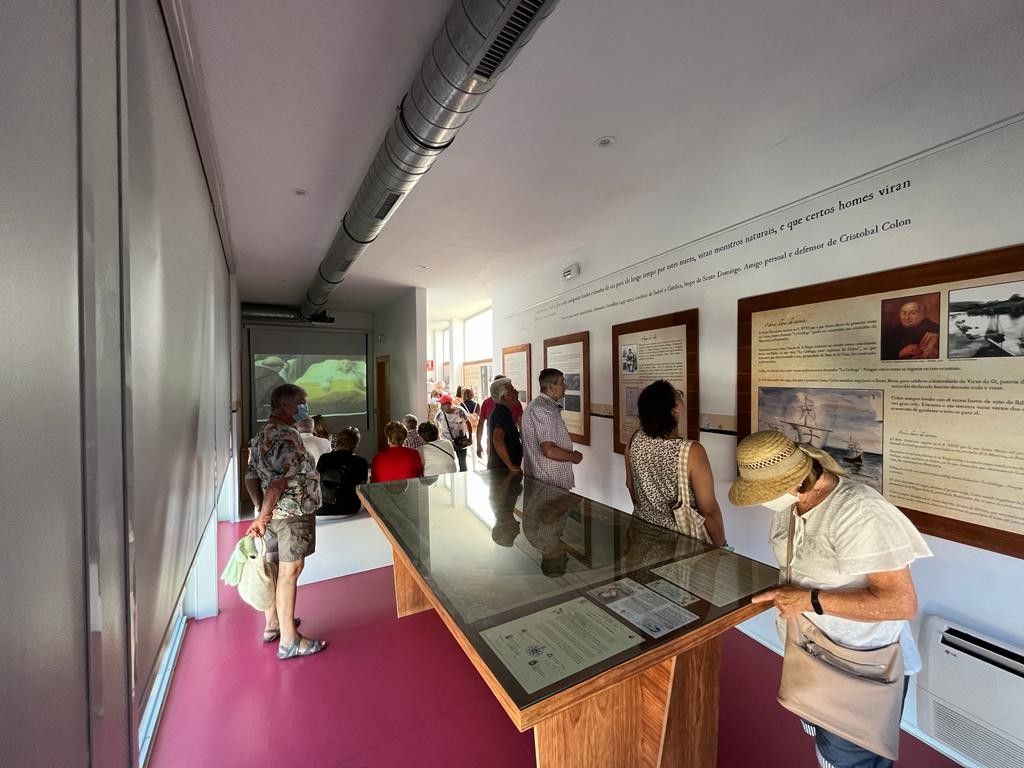 Visitantes á Casa Museo de Colón