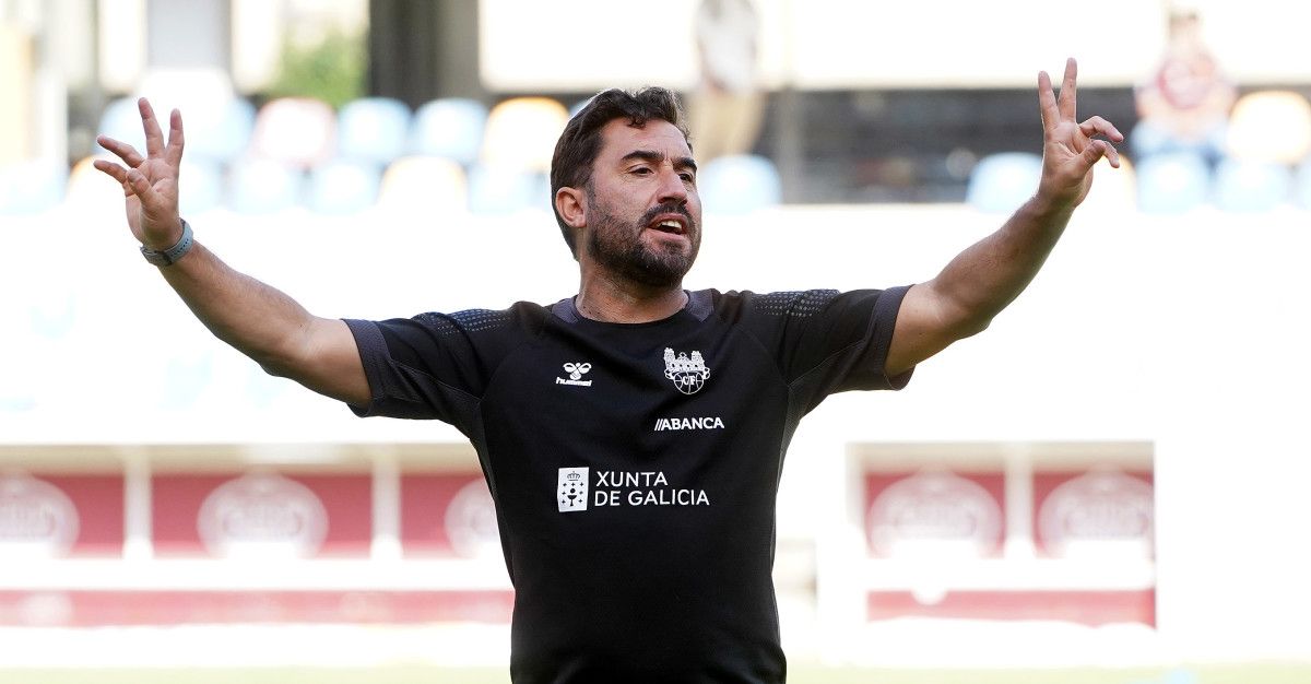 Antonio Fernández, en un entrenamiento del Pontevedra en Pasarón