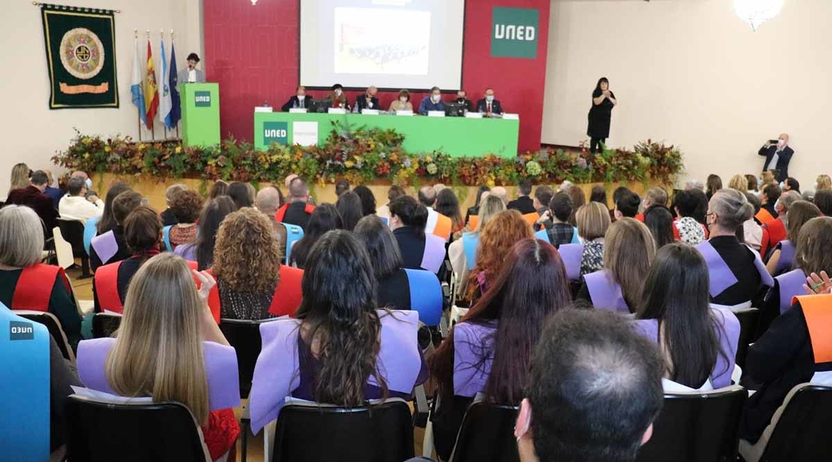 Acto de graduación en la UNED de Pontevedra