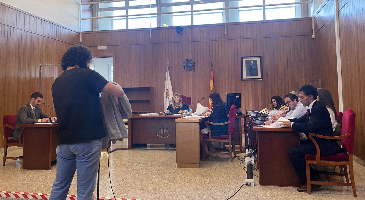 Juicio contra un joven acusado de dañar coches en un acto político de Vox