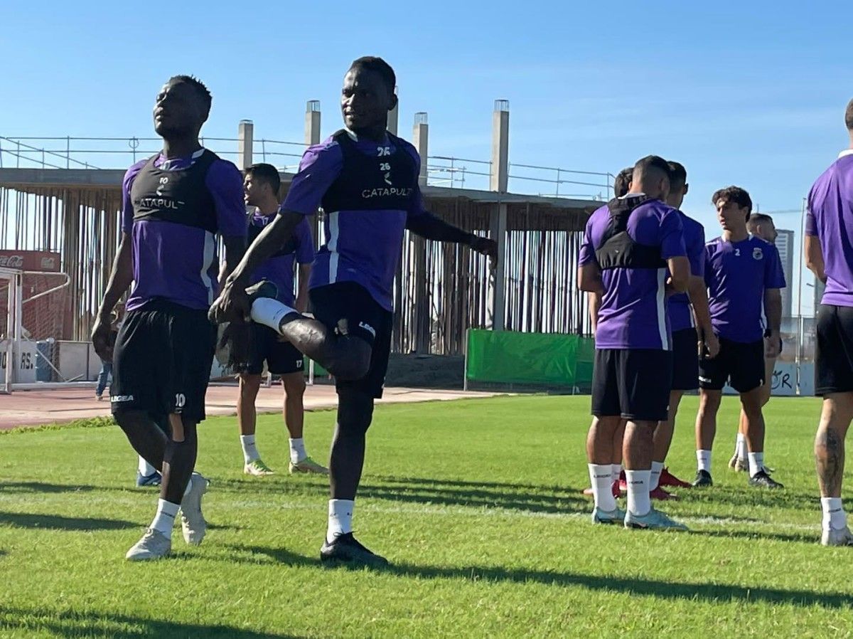 Alhassan y Alusine Koroma, en un entrenamiento de la Balompédica Linense