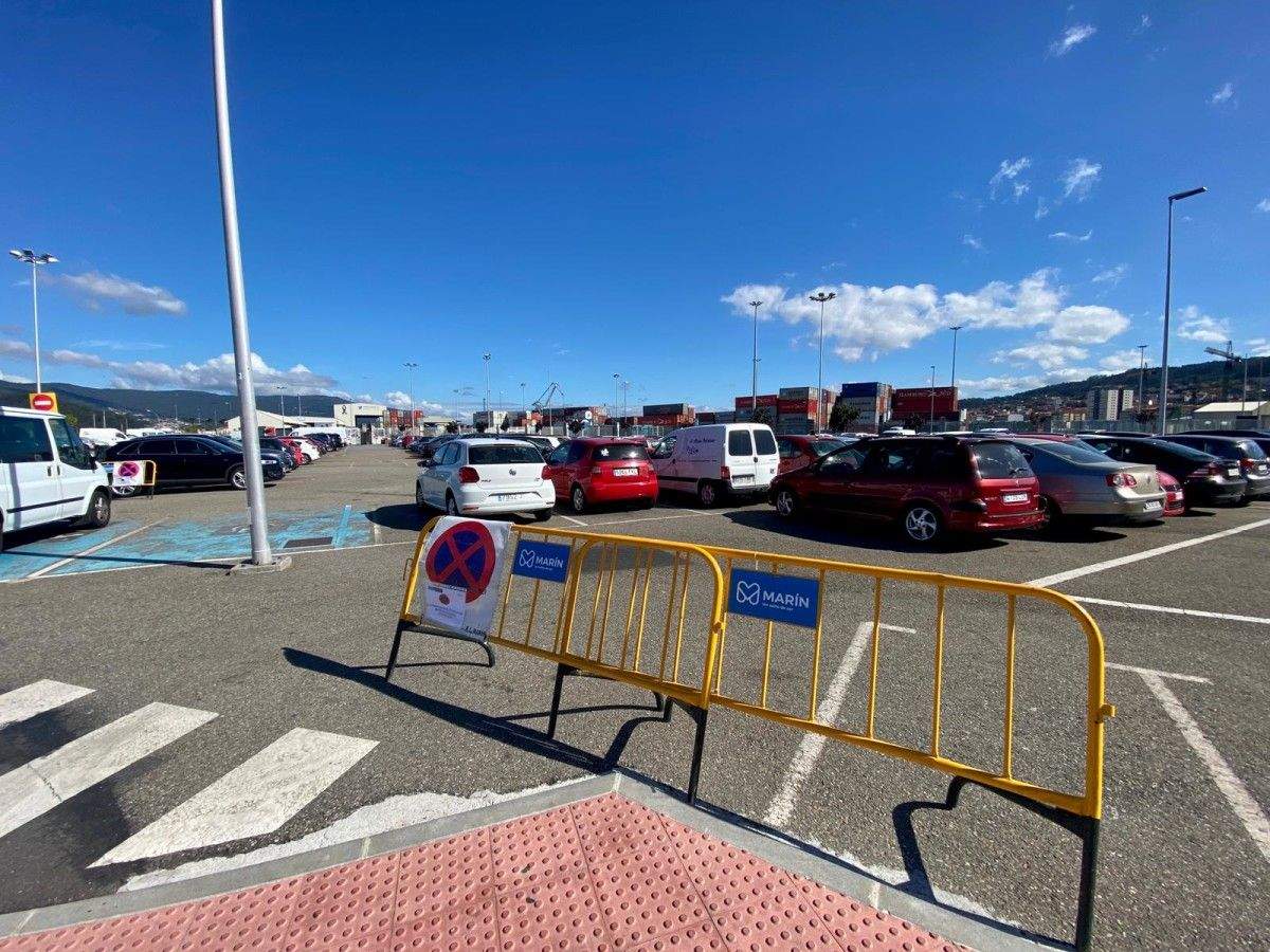 Valos na Praza de España de Marín ante o inicio das obras do Centro Socio Cultural