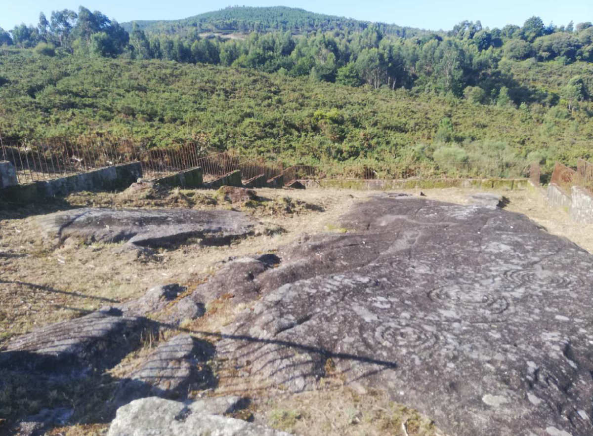 Petroglifo da Pedra das Ferraduras, en Fentáns