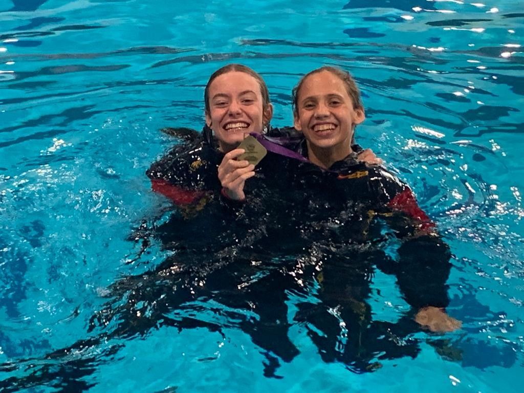 Daniela Suárez festexa a medalla de ouro conseguida no Mundial Infantil