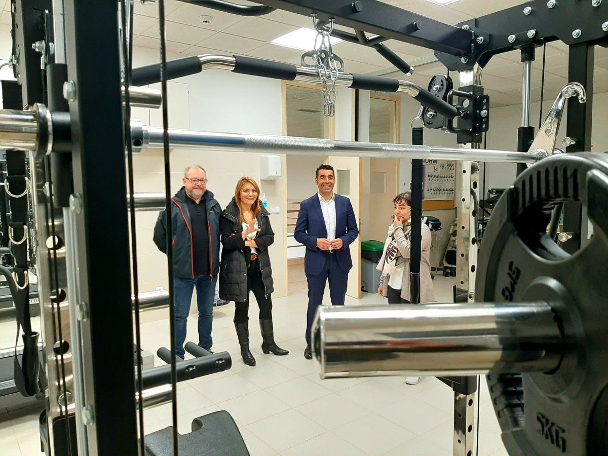 Visita de Luis López, acompañado pola vicerreitora Eva Lantarón, ao campus