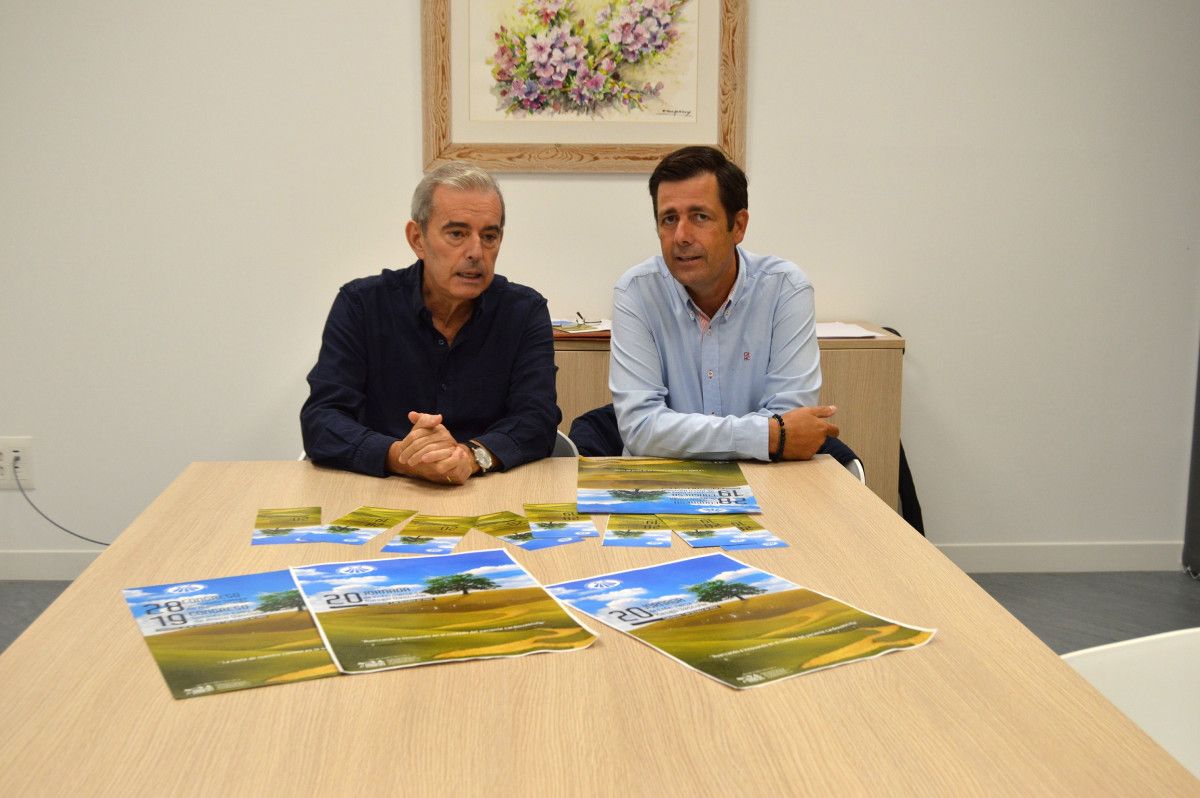 O especialista en Medicina Interna, Carlos Názara, e o concelleiro de Economía e Persoal de Sanxenxo, Marcos Guisasola