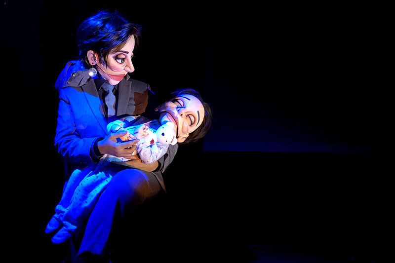Escena de 'Cris, pequeña valiente', de El Espejo Negro