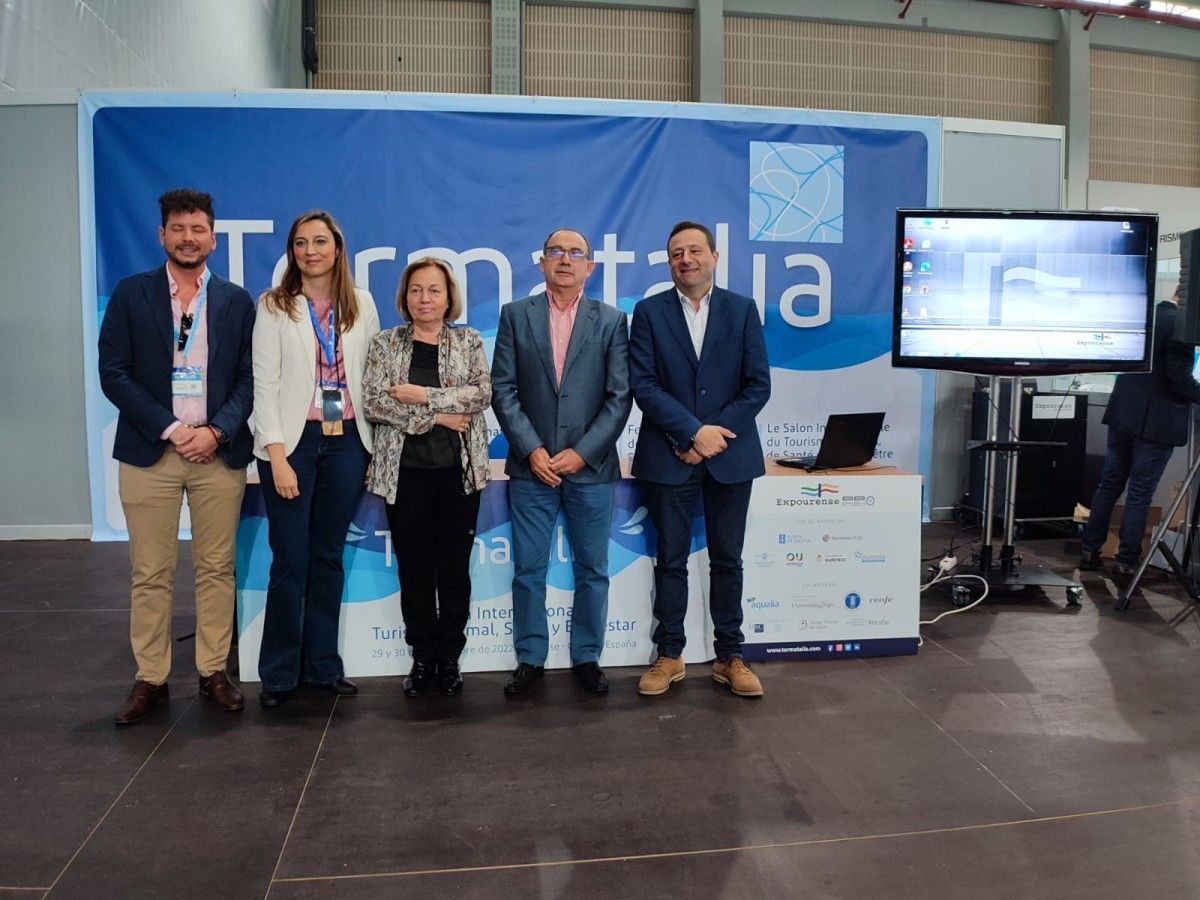 Manuel Campos (primeiro pola dereita) representou a Cuntis e á FEMP en la feria Termatalia