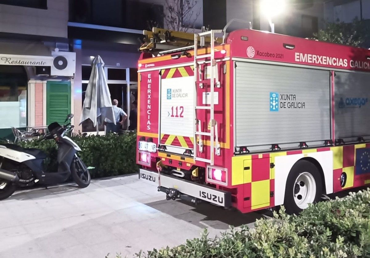 Los servicios de emergencia desalojaron un inmueble en Sanxenxo al arder un cuadro eléctrico