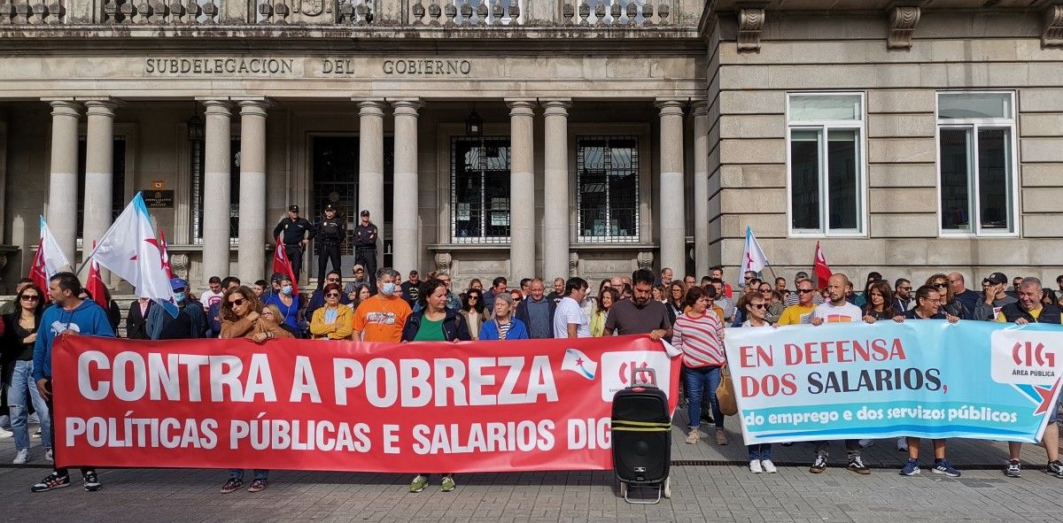 Manifestación da CIG contra a perda de poder adquisitivo da clase traballadora diante da Subdelegación do Gobierno de Pontevedra