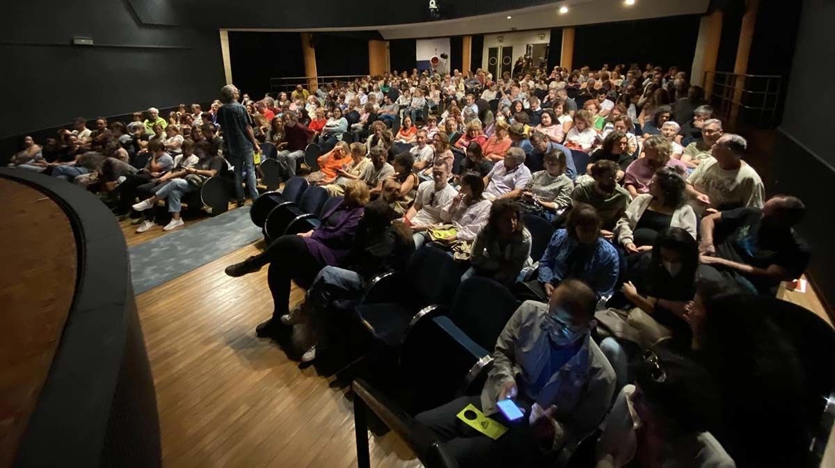 Representación de "As que limpan" no Teatro Principal