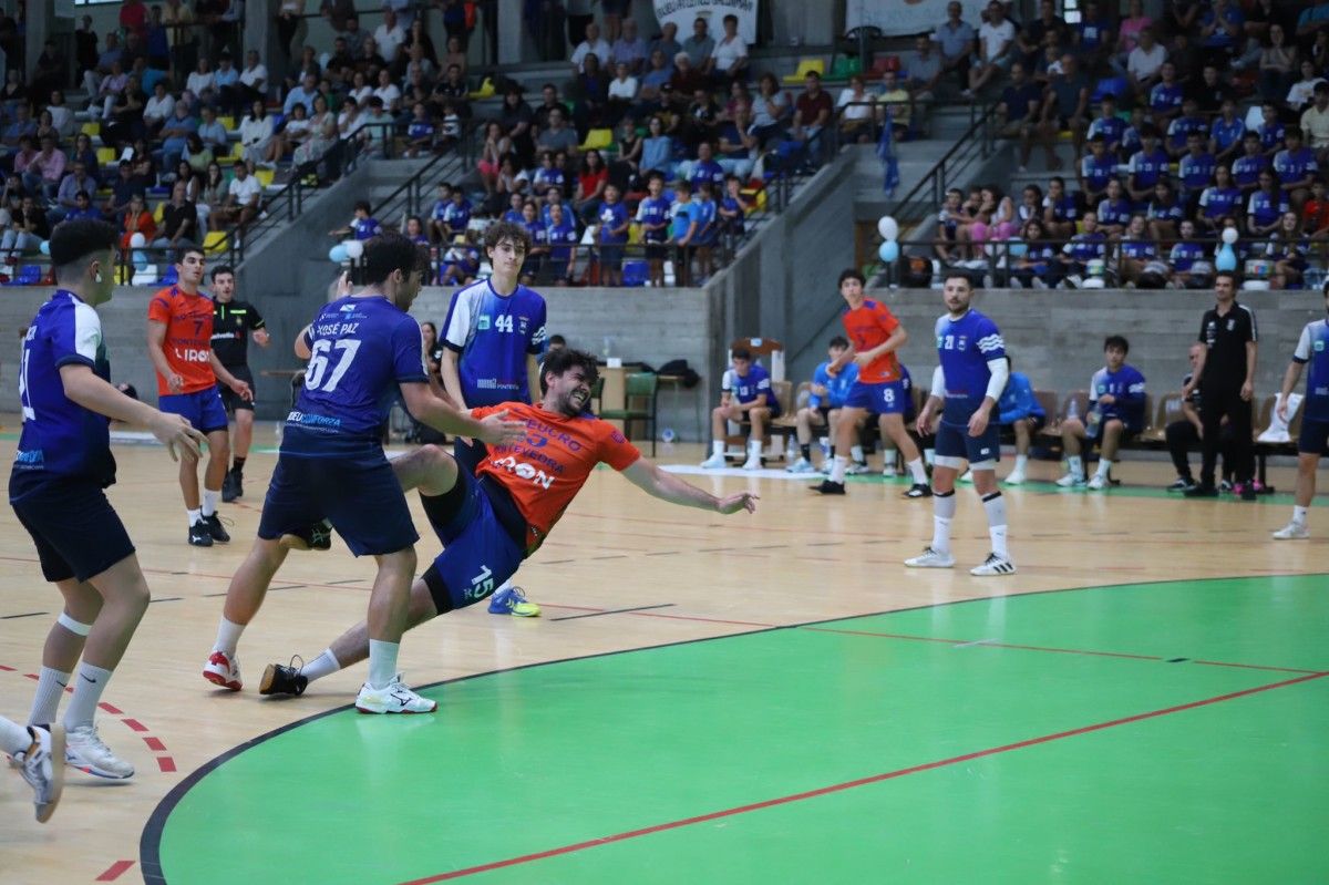 Partido entre Bueu Atlético y Teucro