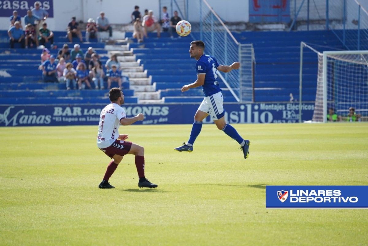 Partido de liga de Primera RFEF entre Linares y Pontevedra 