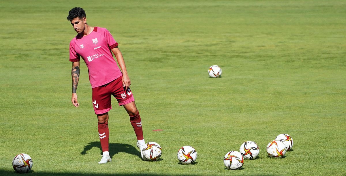 David Soto, en un entrenamiento del Pontevedra en Pasarón