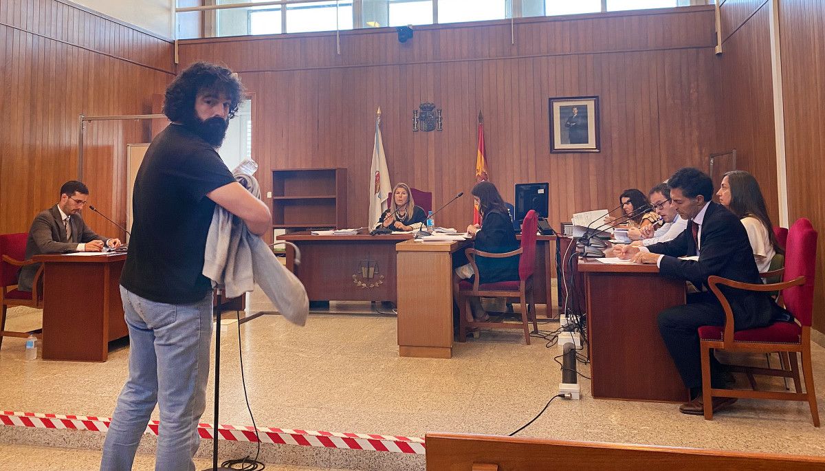 Juicio contra un joven acusado de dañar coches en un acto político de Vox