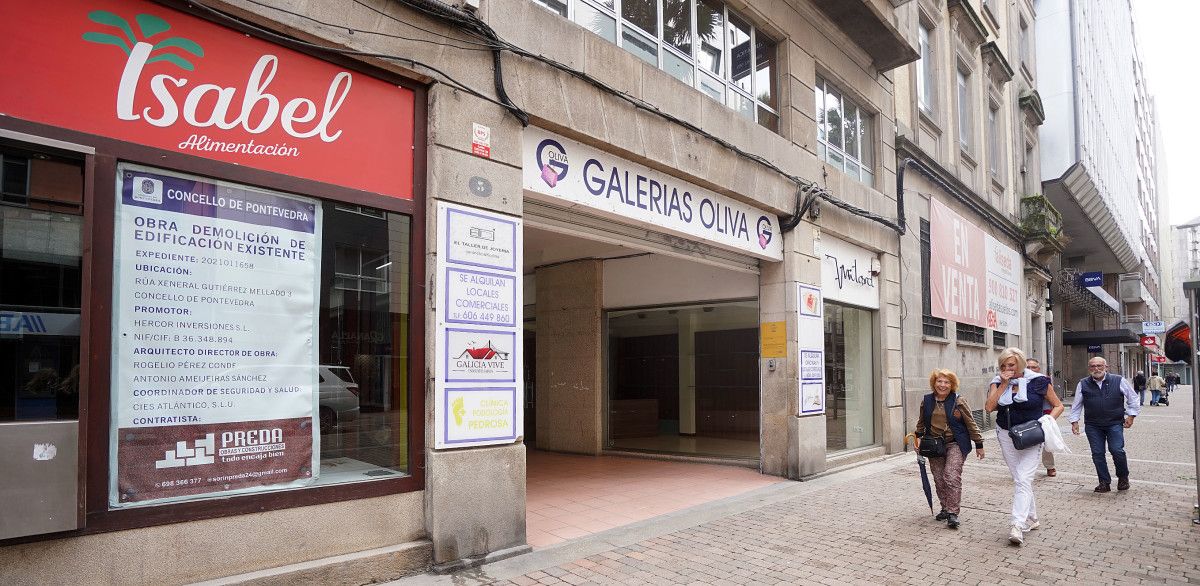 Anuncio de la demolición de un tramo de las Galerías La Oliva