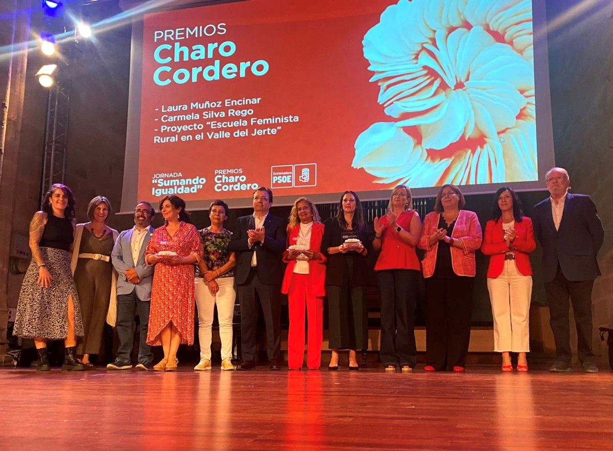 Carmela Silva, presidenta da Deputación, xunto ao presidente da Junta de Extremadura, Guillermo Fernández Vara na entrega de premios