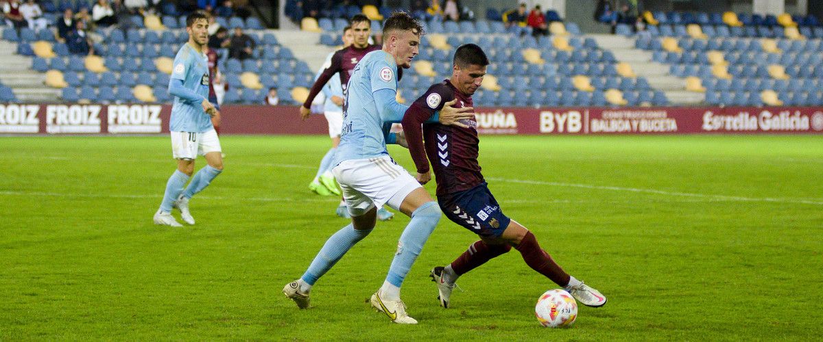 Partido de Primera RFEF entre Pontevedra CF y RC Celta de Vigo B en Pasarón