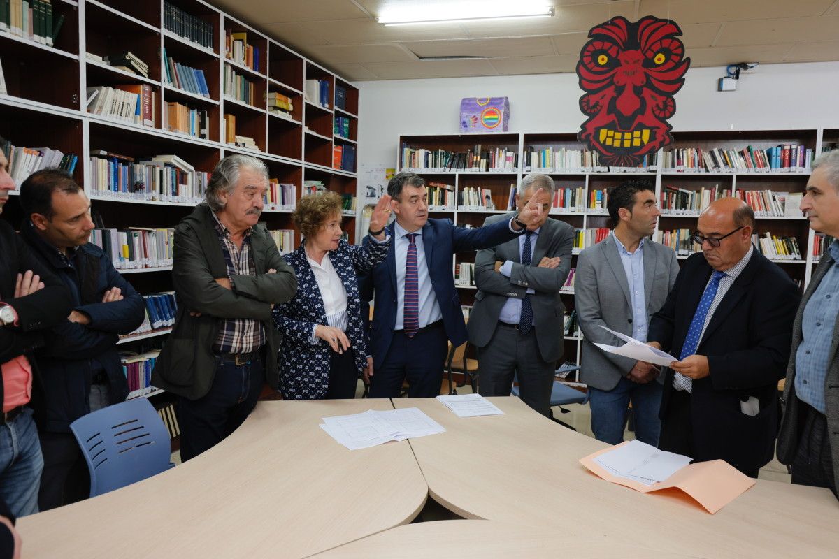 Román Rodríguez visitó el instituto multilingüe Aquis Celenis junto al alcalde Juan Manuel Rey