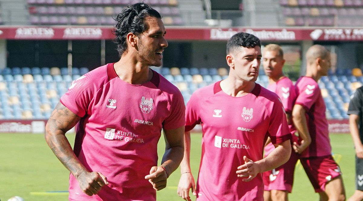 Samu Araújo, en un entrenamiento del Pontevedra en Pasarón