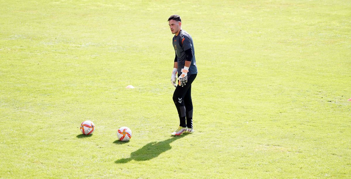 Álvaro Cortés, en un entrenamiento del Pontevedra en Pasarón
