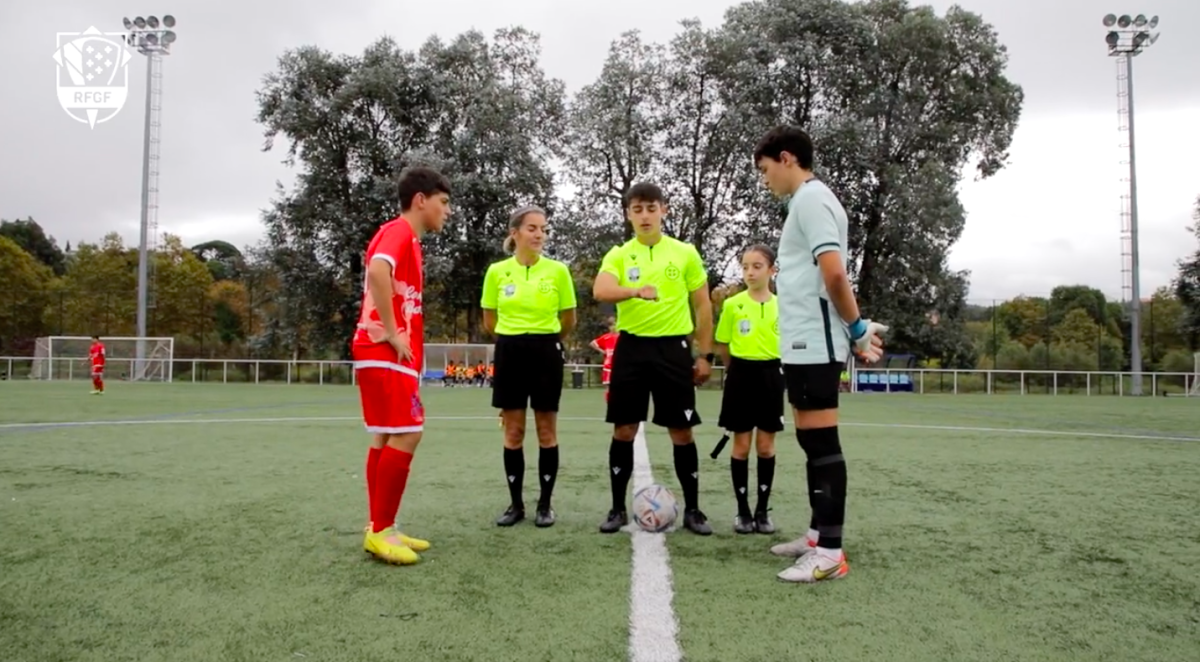 Fabio Crespo, a súa irmá Luján e a súa nai Adriana Gámez, nun partido na Xunqueira