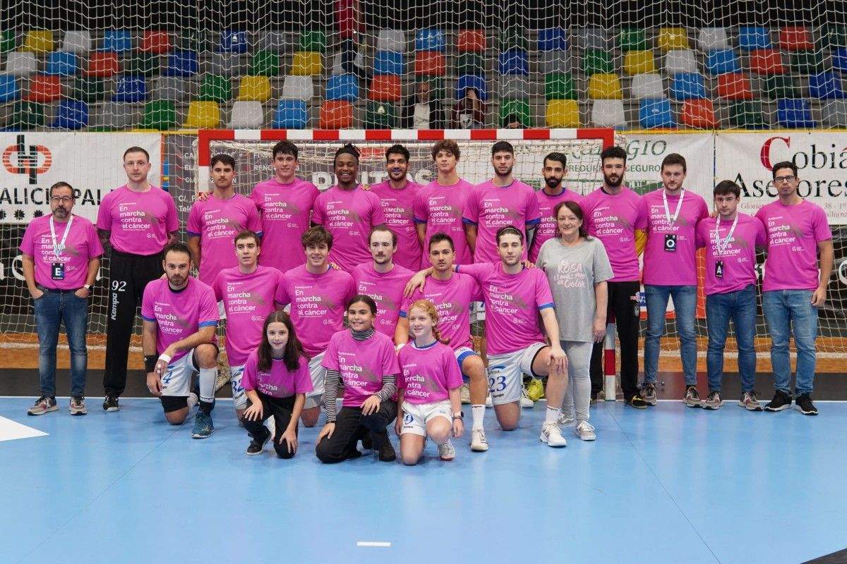 O Cisne, coas camisetas rosas da Asociación Española Contra o Cancro
