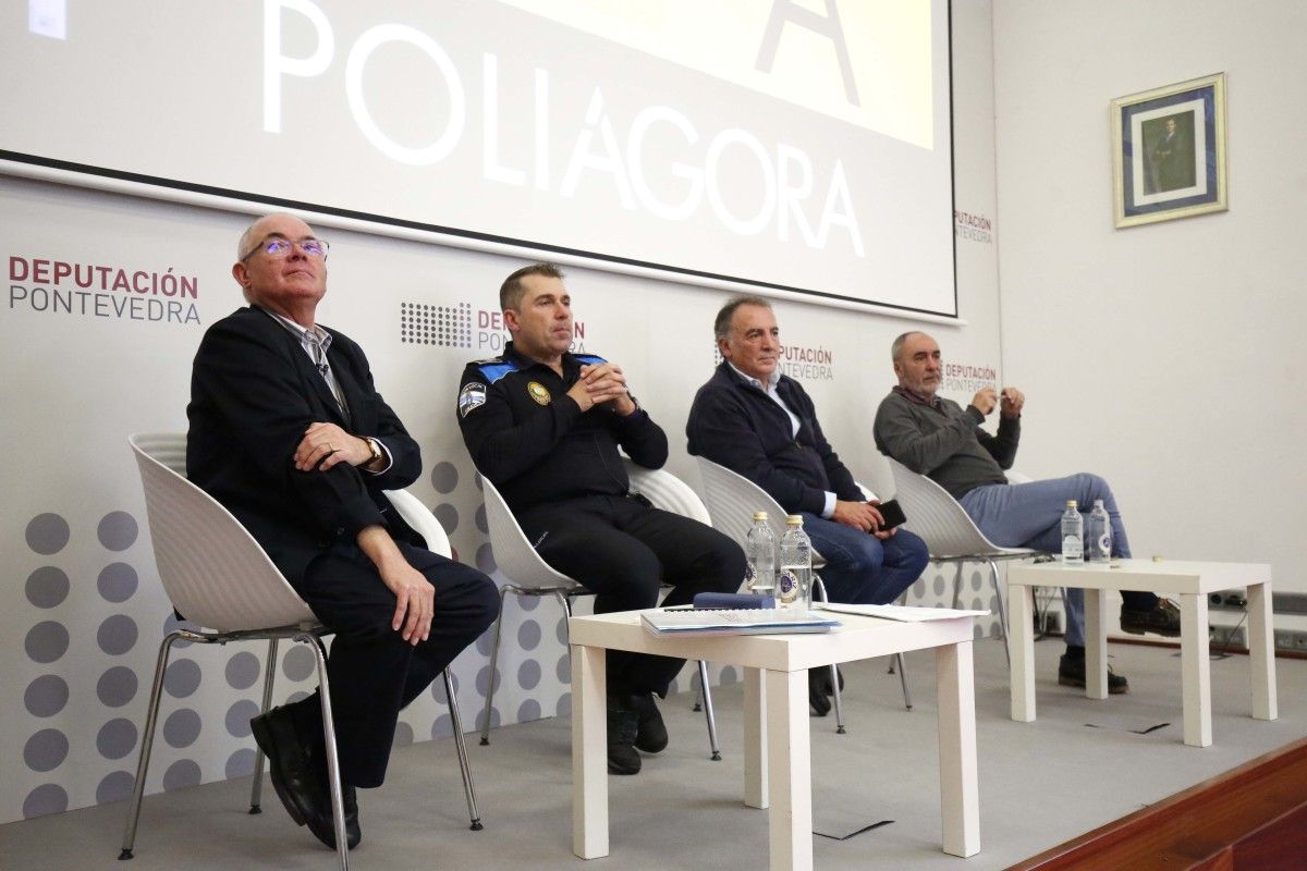 Seminario da facultade Ágora para policías locais 